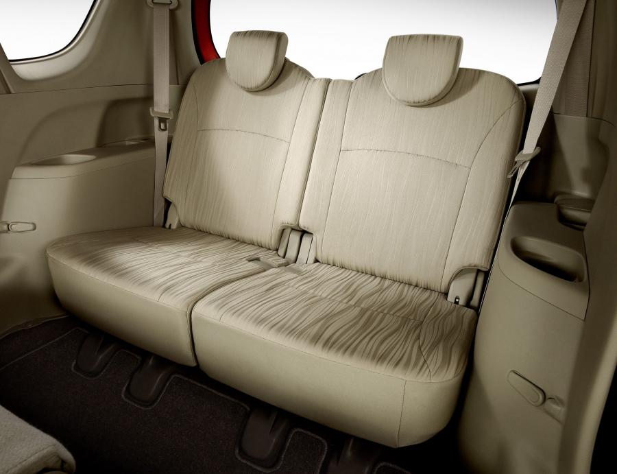 Интерьер Proton Ertiga 2016 года  (фото 11 из 38)